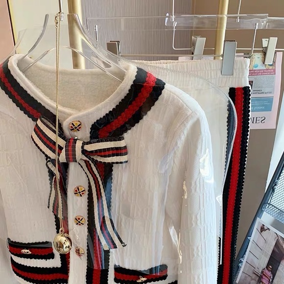 Cute classy lounge white set with bowtie and gold buttons - Picture 4 of 4